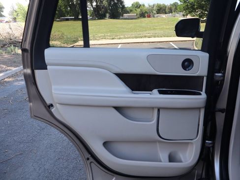 Used 2018 Lincoln Navigator Reserve w/ Technology Package AWD/4WD image 26
