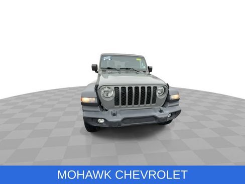 Used 2020 Jeep Gladiator Sport w/ Quick Order Package 24S AWD/4WD image 3