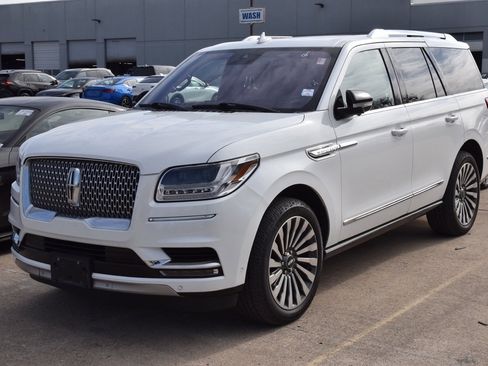 Used 2020 Lincoln Navigator Reserve w/ Luxury Package image 2
