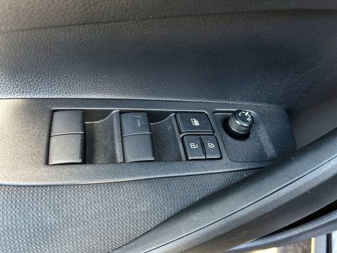 Used 2025 Toyota Corolla LE FWD image 37