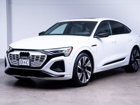 Used 2024 Audi Q8 e-tron Prestige w/ Prestige Package AWD/4WD image 3