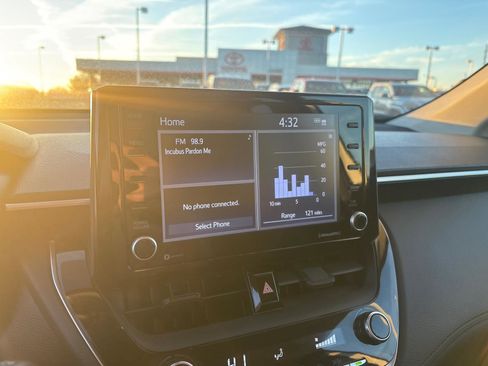 Used 2022 Toyota Corolla Cross LE image 23