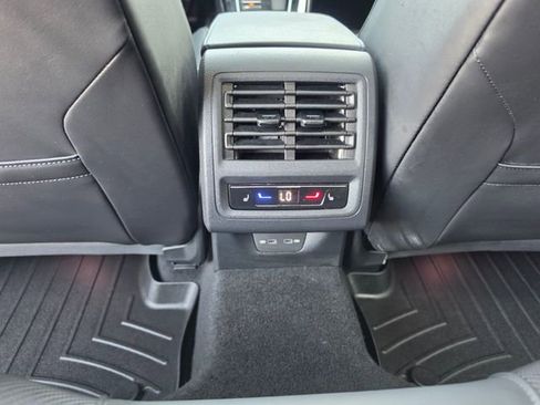 Used 2024 Volkswagen Golf R AWD/4WD image 33