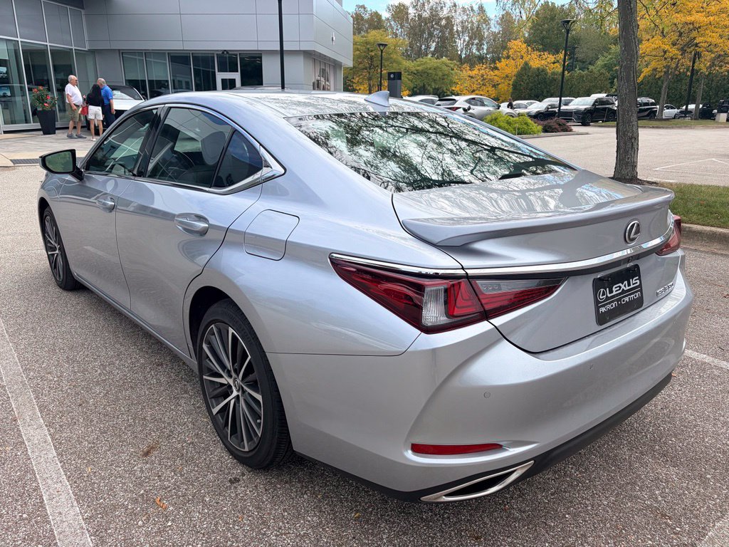 Used 2024 Lexus ES 350 w/ Premium Package FWD image 8