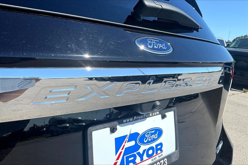 Used 2023 Ford Explorer XLT AWD/4WD image 33