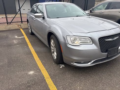 Used 2016 Chrysler 300 C image 3