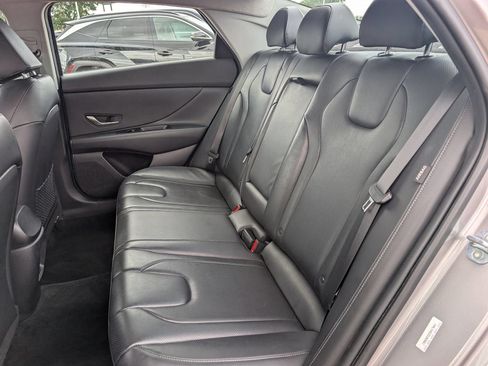Used 2025 Hyundai Elantra Limited FWD image 27
