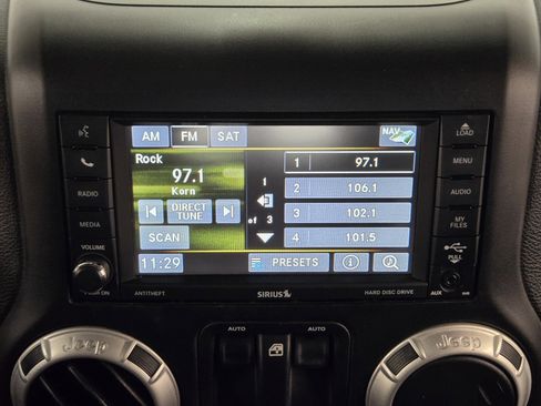 Used 2016 Jeep Wrangler Sahara w/ Connectivity Group image 16