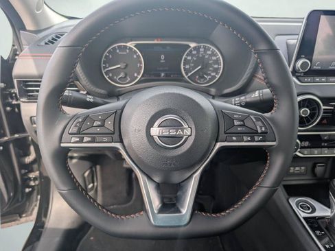 Certified 2025 Nissan Sentra SR FWD image 8