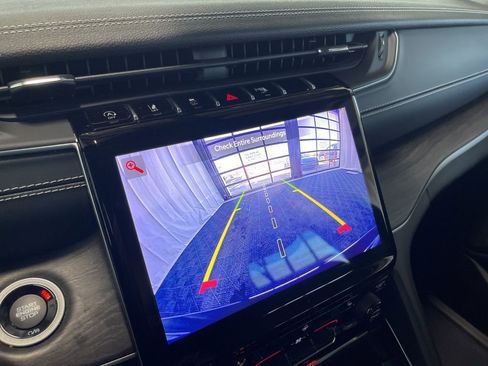 Used 2023 Jeep Grand Cherokee Limited image 12