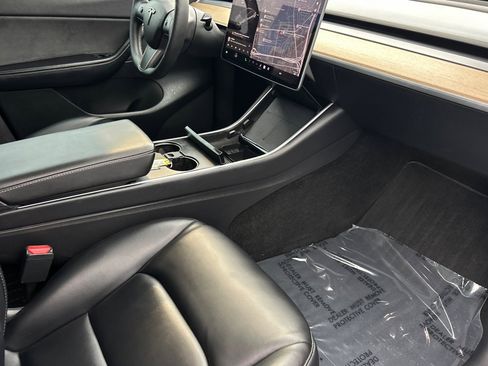 Used 2021 Tesla Model Y 2WD image 12