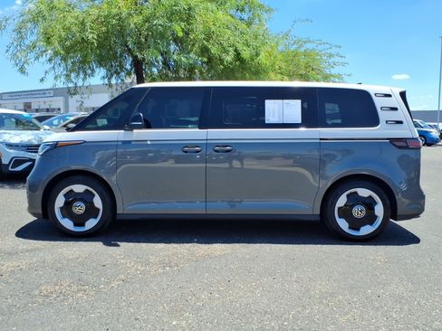 Used 2025 Volkswagen ID. Buzz Pro S RWD image 4