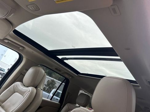 Used 2021 Lincoln Navigator L Reserve w/ Luxury Package image 16