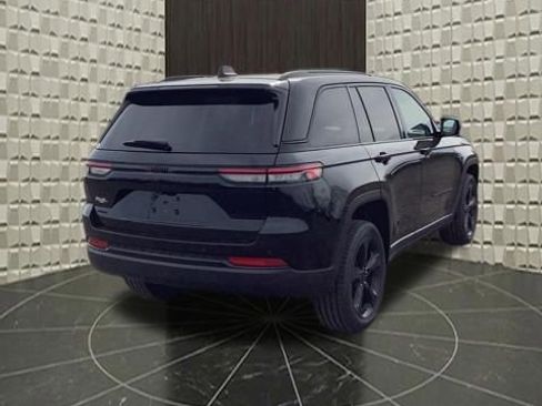 Certified 2023 Jeep Grand Cherokee Altitude AWD/4WD image 5
