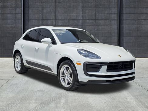 Certified 2023 Porsche Macan AWD/4WD image 6