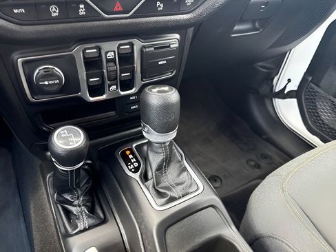 Used 2025 Jeep Wrangler Unlimited Sport AWD/4WD image 13