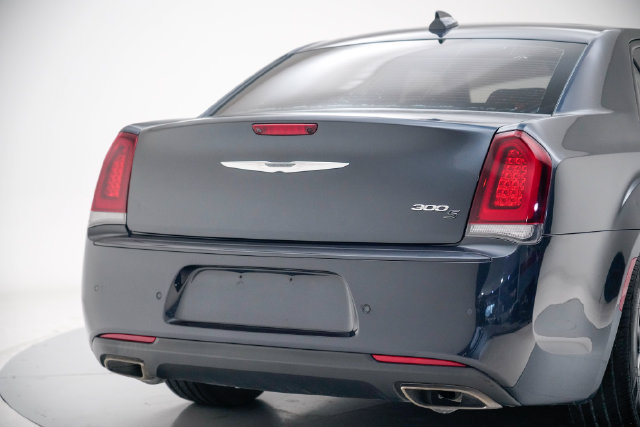 Used 2018 Chrysler 300 S w/ 300S Premium Group 2 RWD image 12