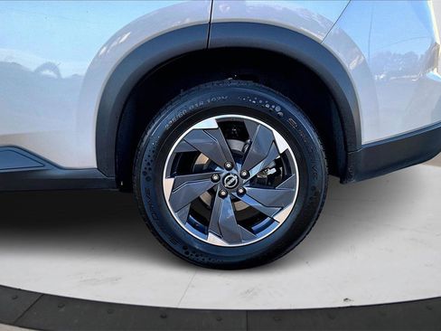 Used 2024 Nissan Rogue SV image 32