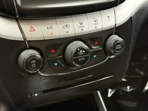 Used 2018 Dodge Journey GT AWD/4WD image 42