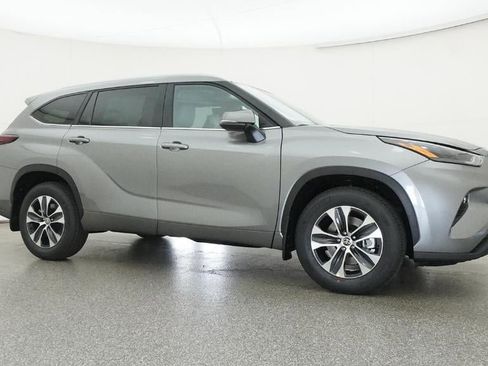 New 2026 Toyota Highlander XLE image 28