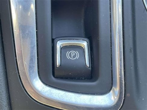 Used 2021 Chevrolet Equinox LT image 30