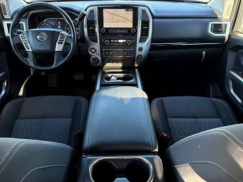 Used 2021 Nissan Titan SV w/ SV Convenience Package image 8