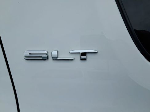 Used 2021 GMC Acadia SLT AWD/4WD image 11