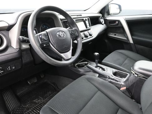 Used 2017 Toyota RAV4 LE image 10