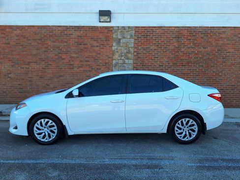 Used 2019 Toyota Corolla LE image 2