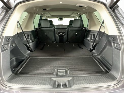 Certified 2025 Honda Pilot Touring image 36