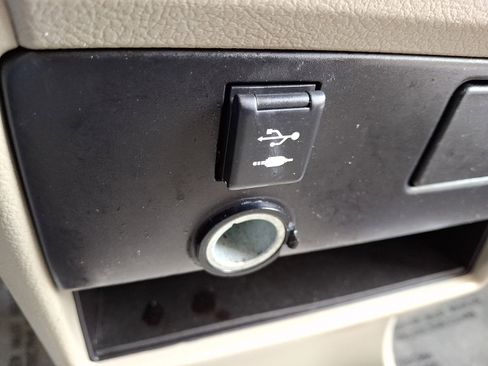 Used 2018 Toyota Sienna LE image 23