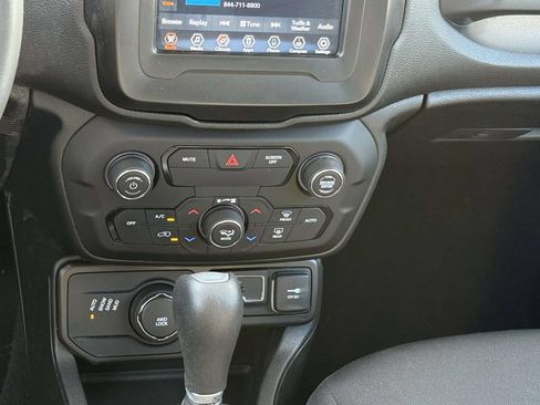 Used 2019 Jeep Renegade Latitude AWD/4WD image 20
