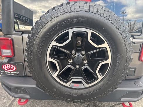 Used 2016 Jeep Wrangler Unlimited Rubicon image 39
