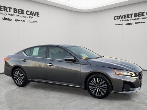 Used 2023 Nissan Altima 2.5 SV image 12