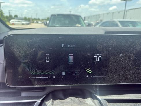 Used 2025 Kia Carnival image 16