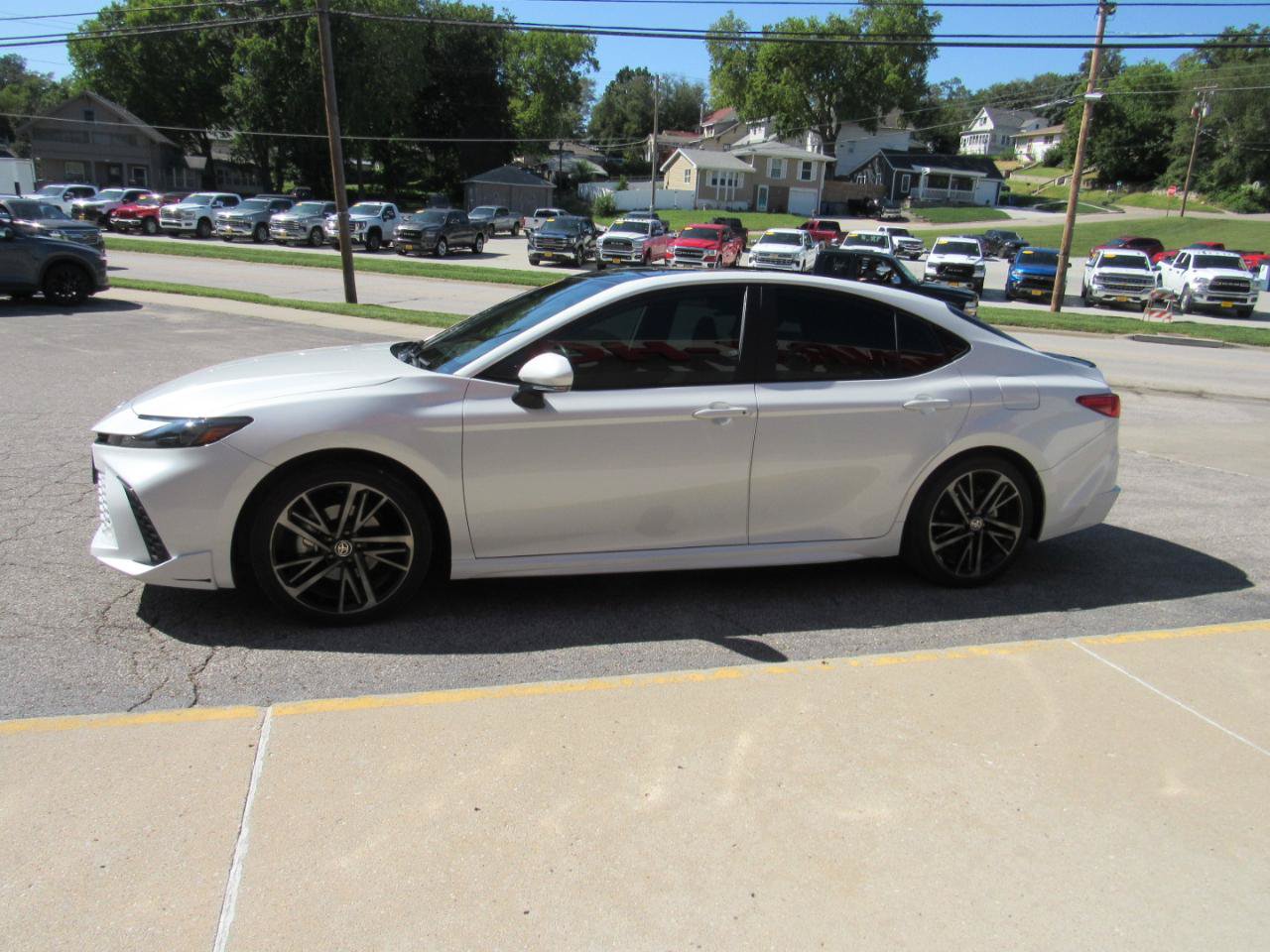 Used 2025 Toyota Camry XSE FWD image 10