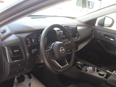 Used 2023 Nissan Rogue SV AWD/4WD image 15