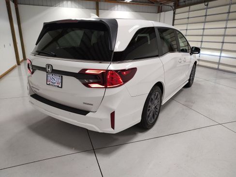 New 2026 Honda Odyssey Touring image 14