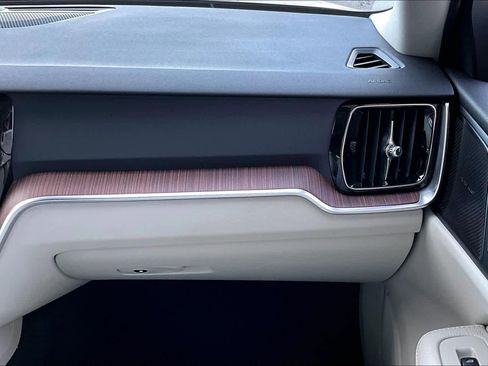 Used 2020 Volvo S60 T5 Momentum image 17