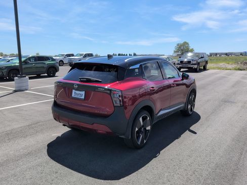Used 2025 Nissan Kicks SR AWD/4WD image 1