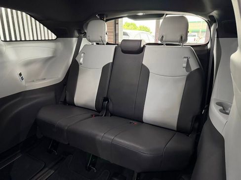Used 2023 Toyota Sienna XSE AWD/4WD image 21