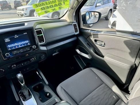 Used 2022 Nissan Frontier SV w/ Technology Package image 19