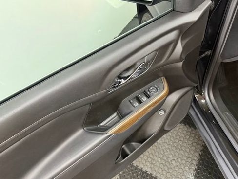 Used 2022 GMC Acadia SLE w/ Driver Convenience Package FWD image 20