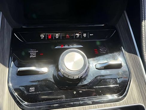 Used 2023 Jeep Wagoneer Series III w/ Preferred Equipment Group AWD/4WD image 22
