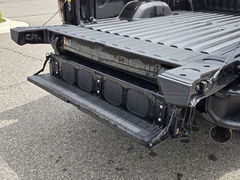 Used 2025 GMC Sierra 3500 AT4 w/ Technology Package AWD/4WD image 10