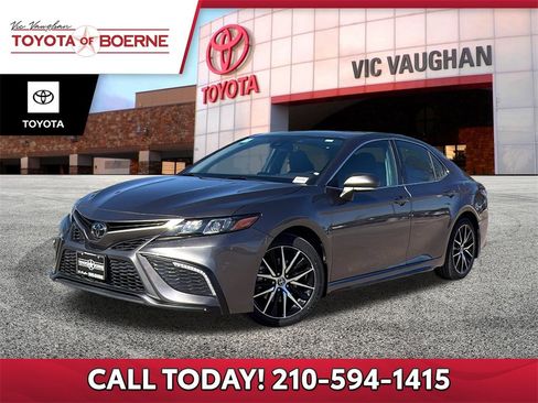 Certified 2024 Toyota Camry SE image 1