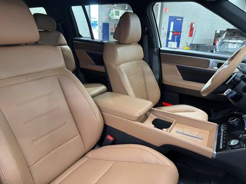 Used 2025 Hyundai Santa Fe Limited AWD/4WD image 9