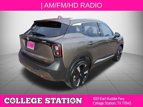 Certified 2025 Nissan Kicks SR FWD image 4