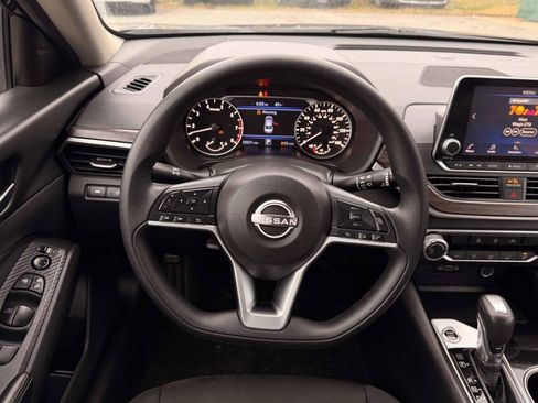 Used 2024 Nissan Altima 2.5 SV image 13