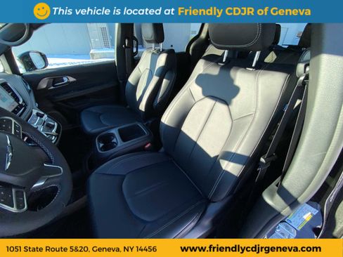 New 2026 Chrysler Pacifica Select image 10